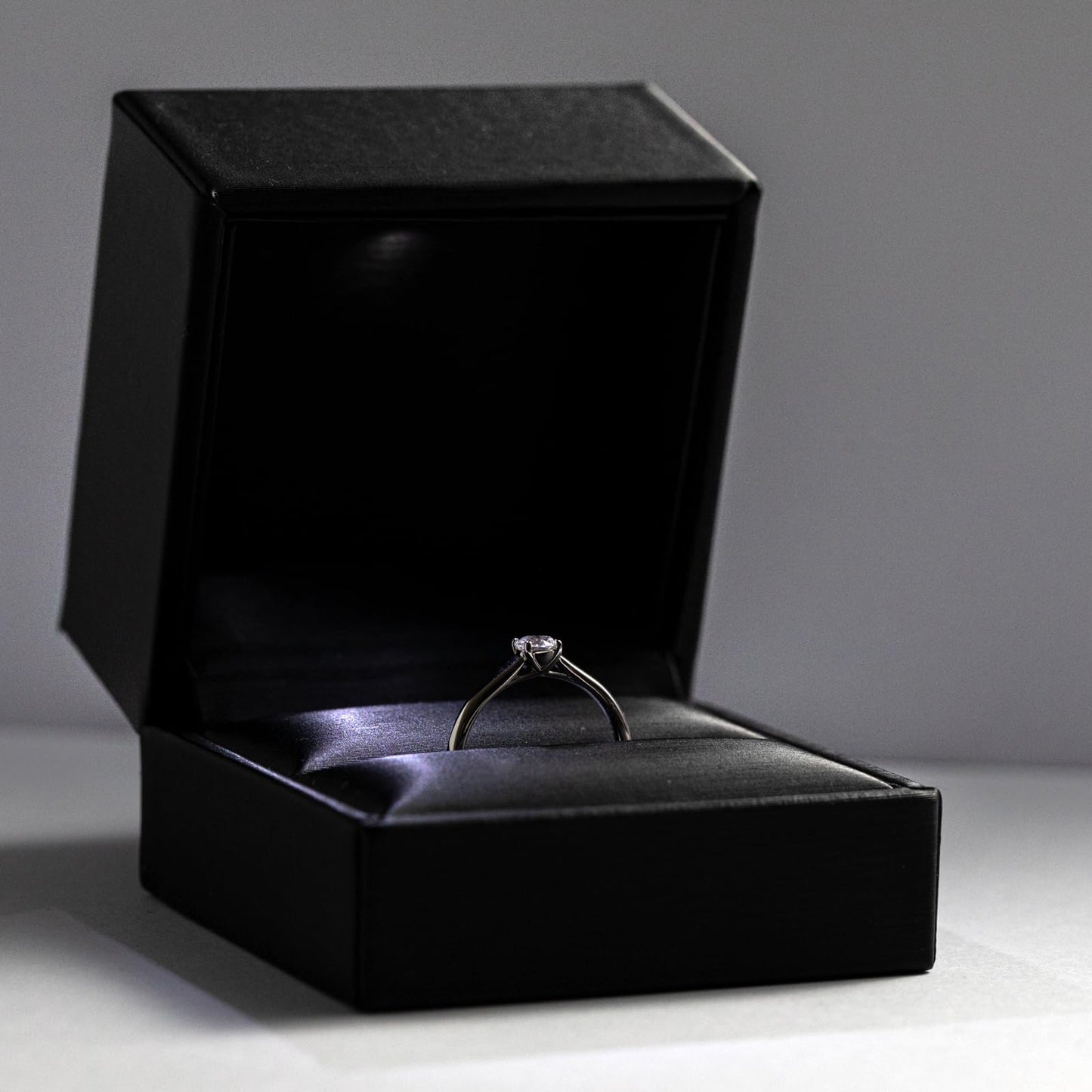 EDELIND engagement ring for women (750 gold) with genuine diamond 0.3ct (GIA) including gift box