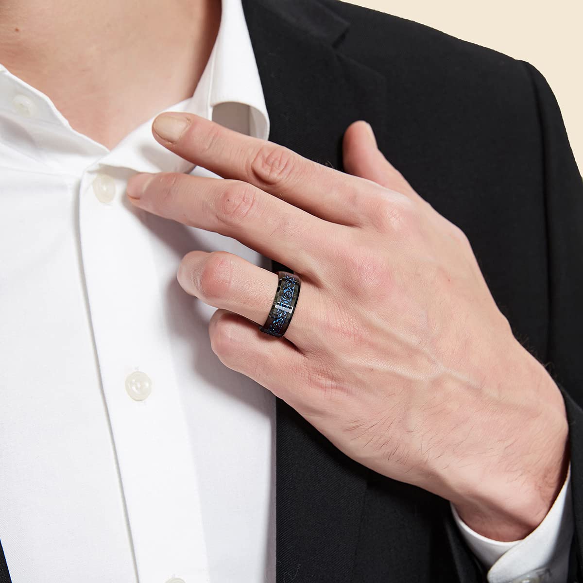Schwarzer Wolfram-Ring mit keltischen Drachen für Männer: Blau Kohlefaser Poliert (8mm)