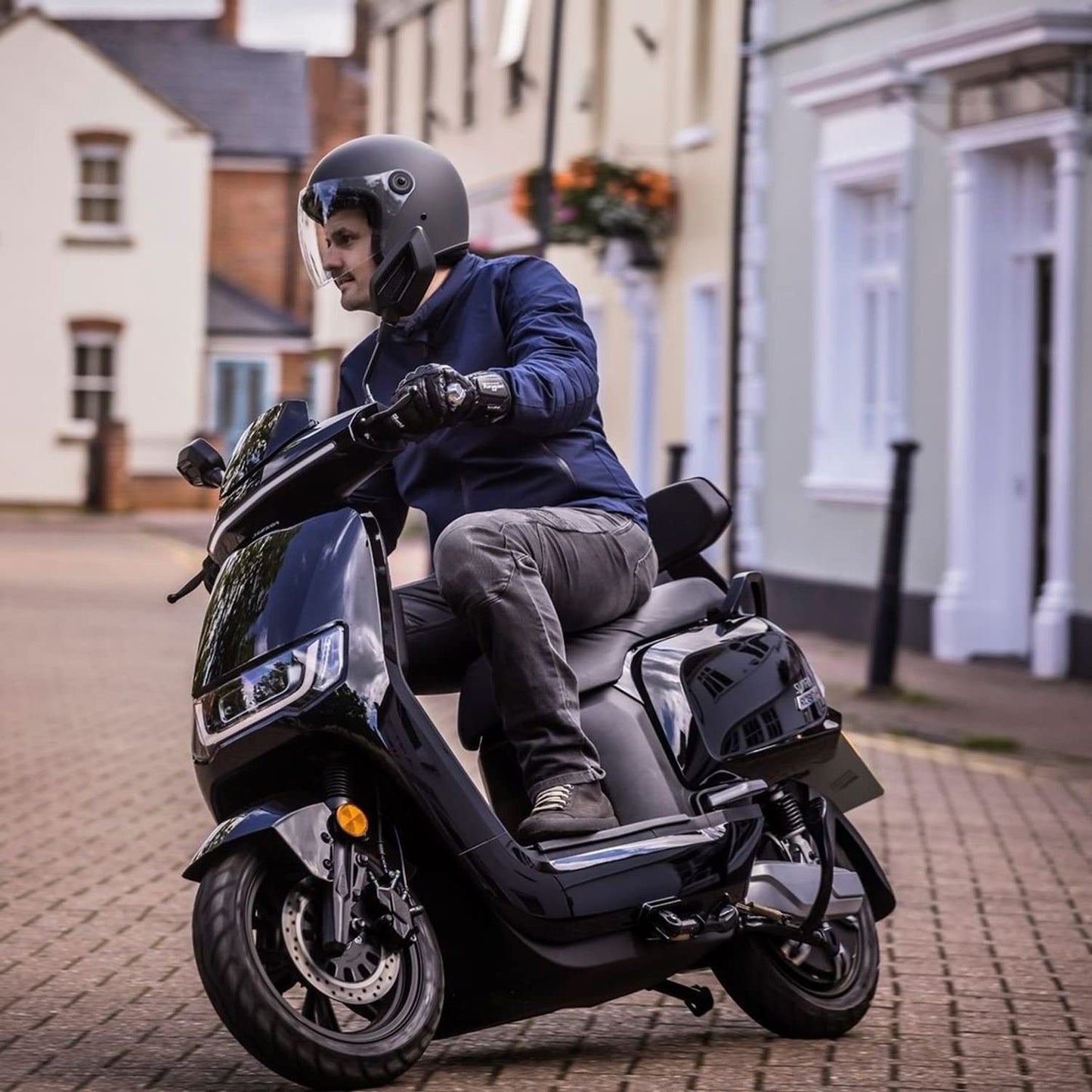 ROBO-S E-Roller mit Straßenzulassung: 80km/h, 4000W, Lithium-Akku, APP (Schwarz)