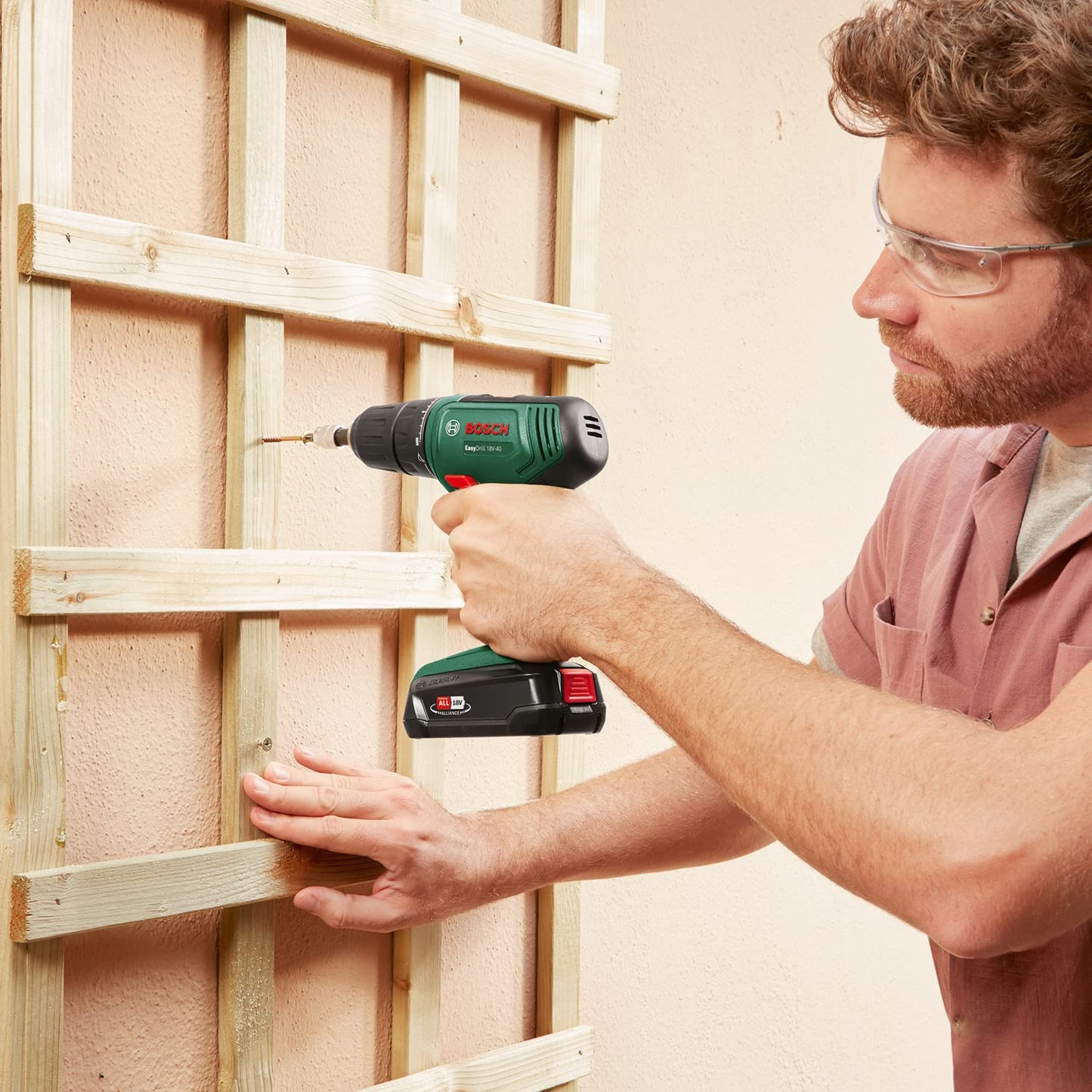 Bosch EasyDrill 18V-40 Akkuschrauber mit 2-Gang-Getriebe, 20 Drehmomentstufen und Ladegerät