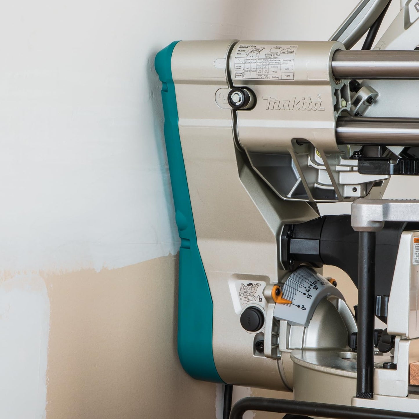 Makita miter saw (LS1219L) with laser guidance & space-saving design: 305mm