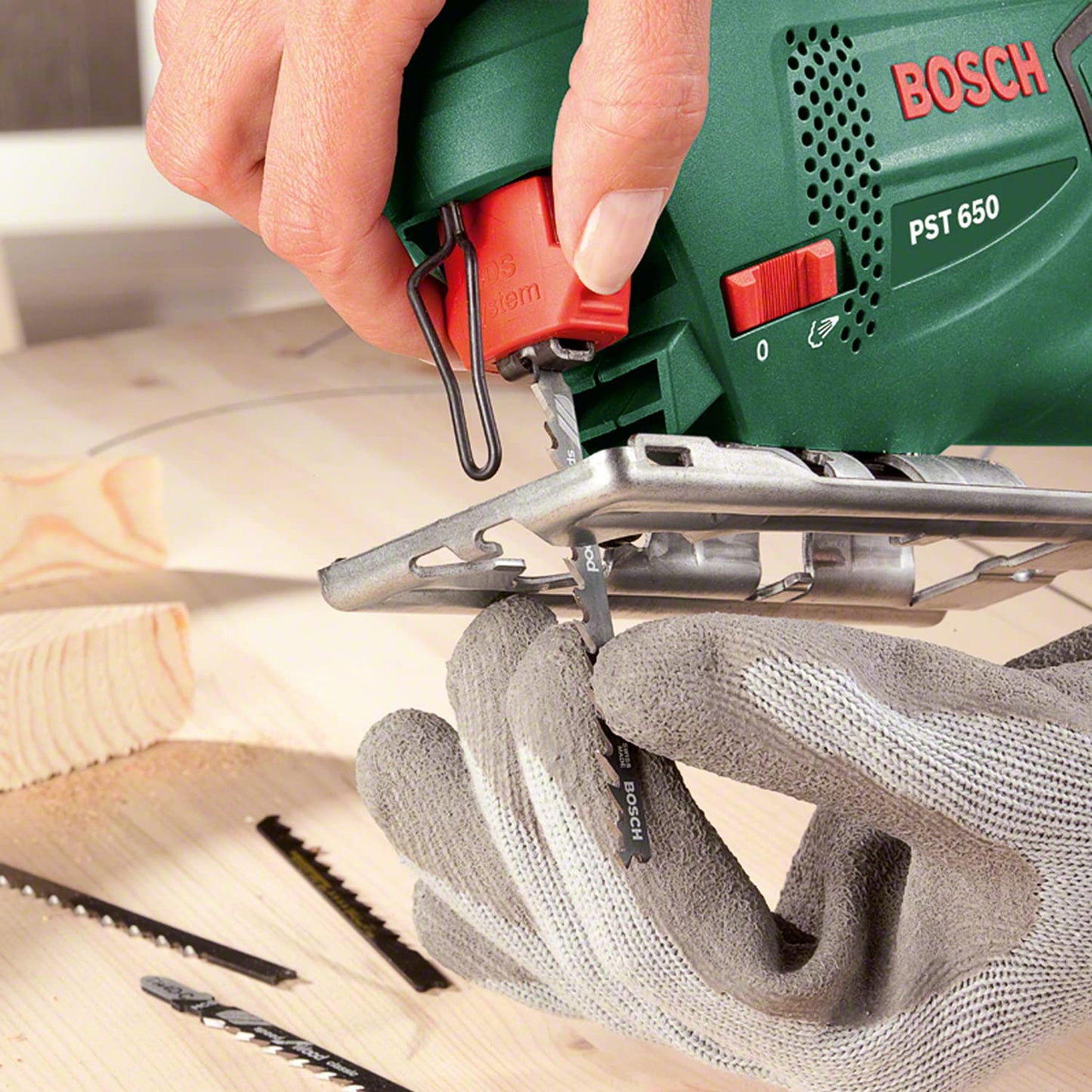 Bosch jigsaw (PST 650): 500 watts, cutting depth in steel/wood 4mm/65mm, in case