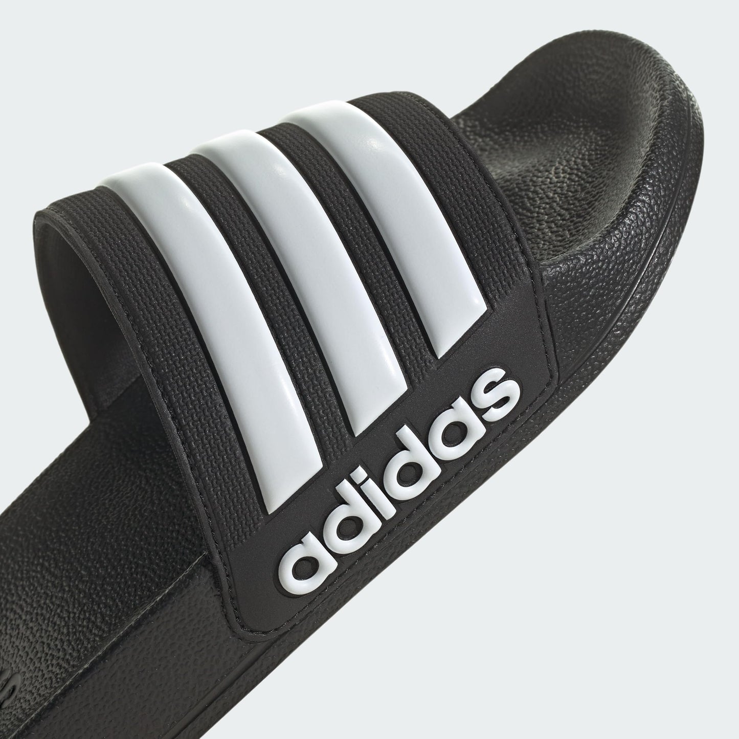 adidas 'Adilette' Shower Slipper: Duschpantoffel in Schwarz-Weiß