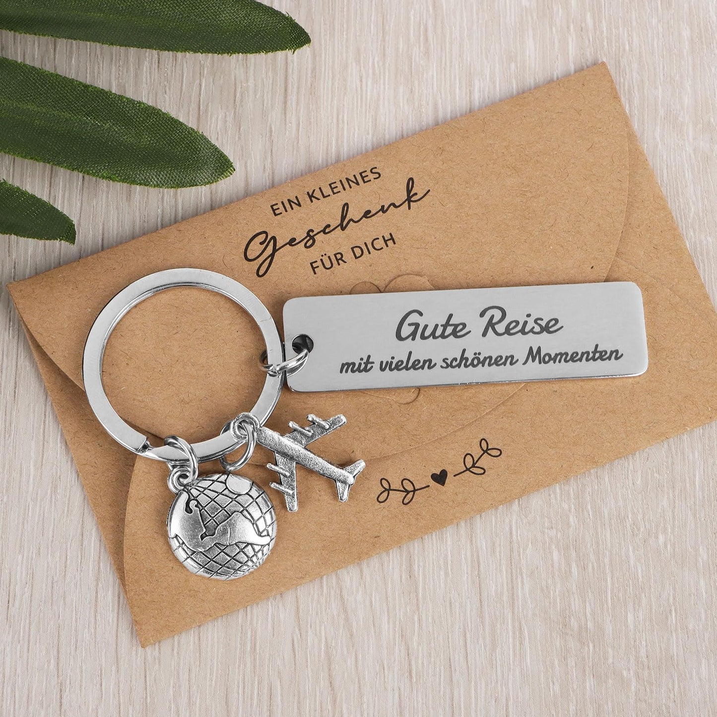 Keychain gift 'Have a good trip with many beautiful moments' for travelers