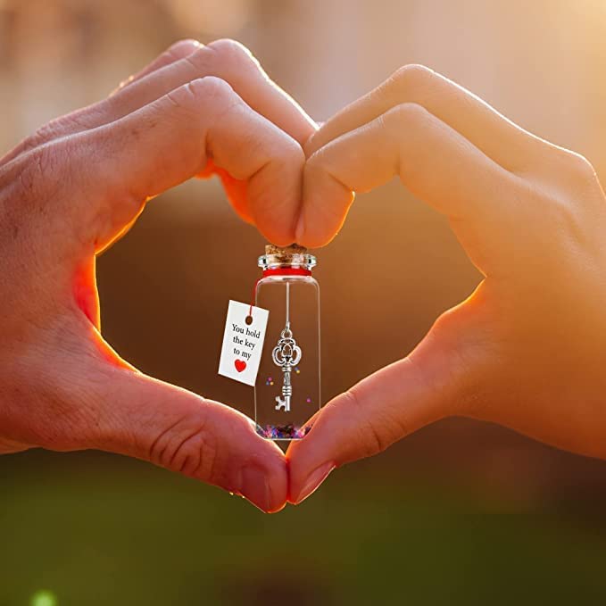 VELENTI Liebe Romantisches Geschenk für Sie und Ihn | Liebesflasche mit hängender Schlüssel