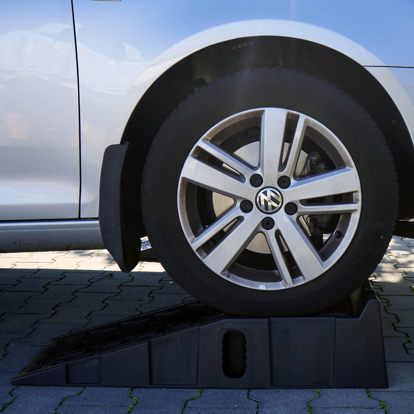 XPOtool plastic car ramps up to 5t for heavier vehicles (2 pieces)