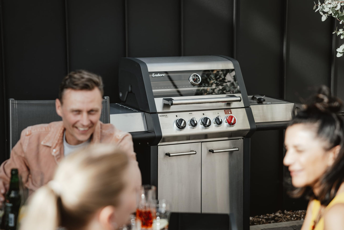 Enders® 'MONROE PRO 3-TURBO' gas grill: PanoVision view, SWITCH GRID, SIMPLE CLEAN