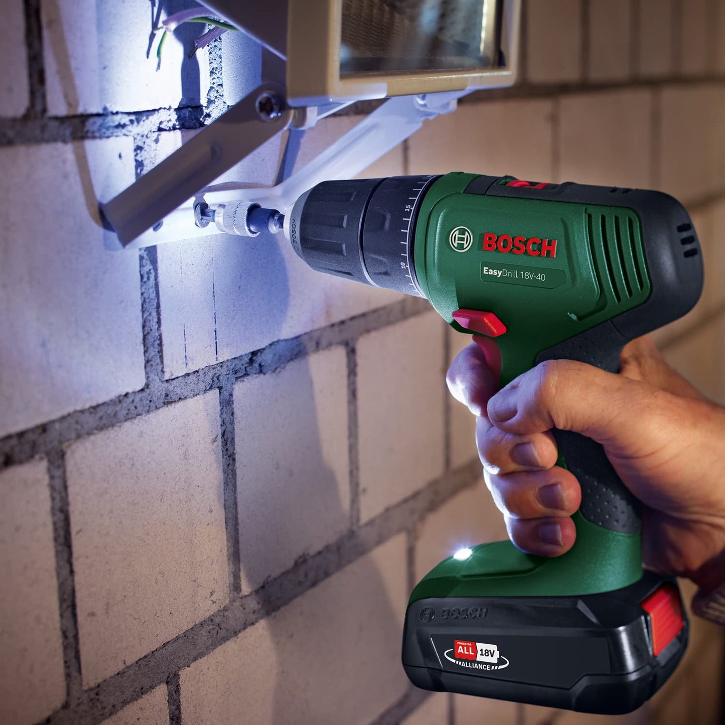 Bosch EasyDrill 18V-40 Akkuschrauber mit 2-Gang-Getriebe, 20 Drehmomentstufen und Ladegerät