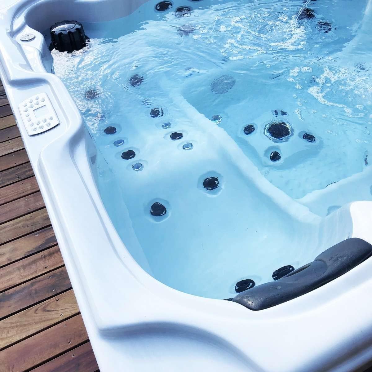 Outdoor whirlpool OASIS MAXI with cover &amp; step: 52 massage jets, LED, speaker, Bluetooth