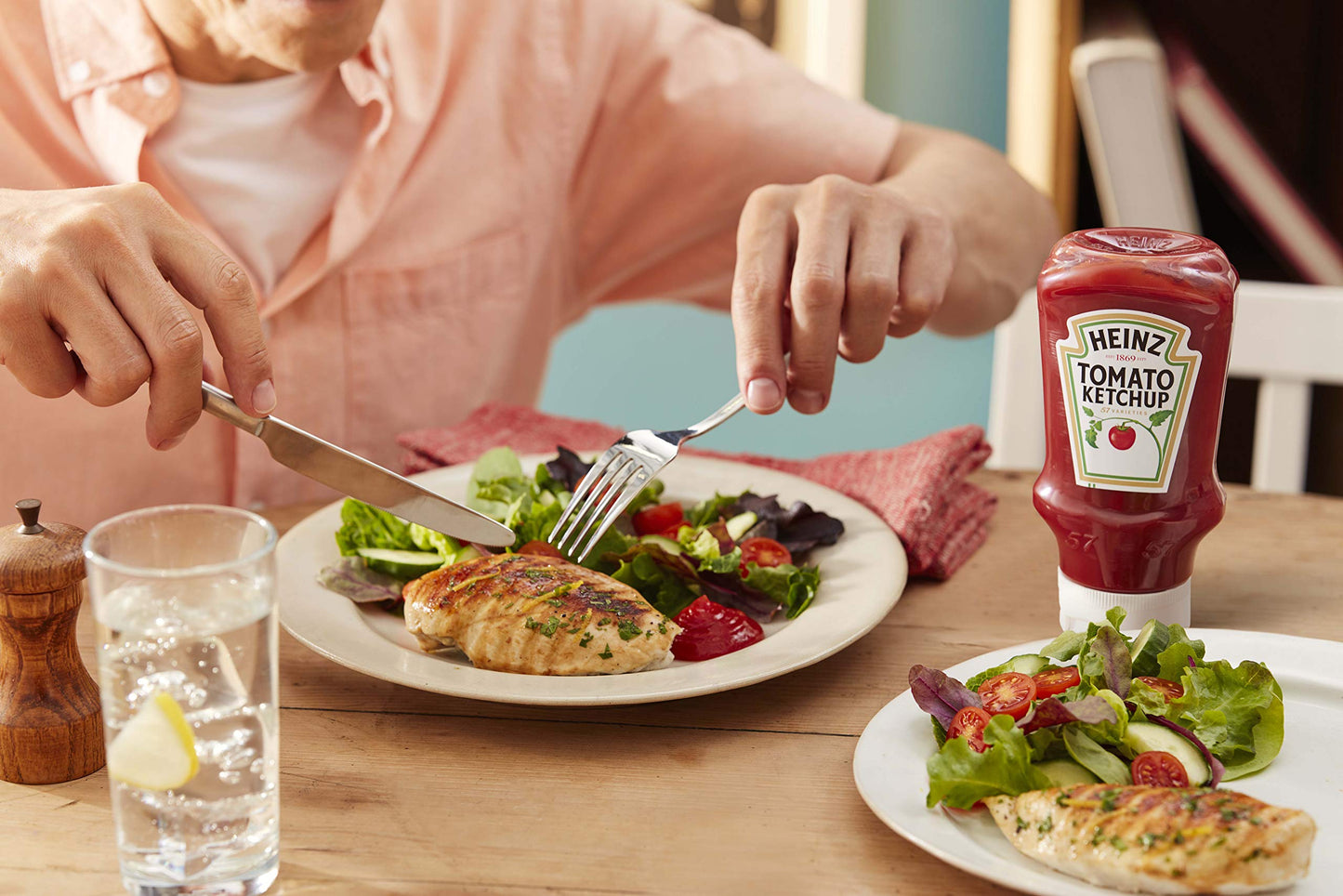 HEINZ Tomato Ketchup (800ml): Upside-down bottle with flip cap