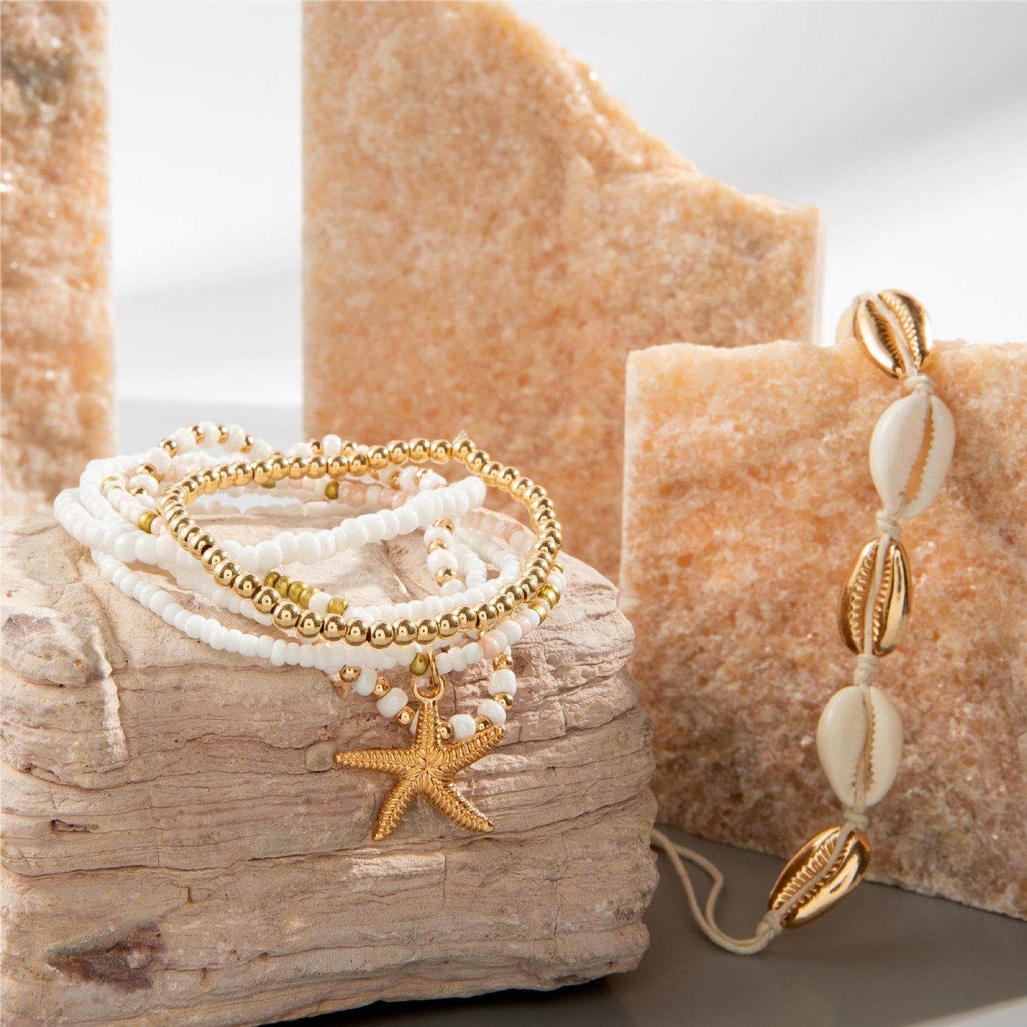 Beach bracelet for women: 7-in-1 style jewelry with starfish and shells