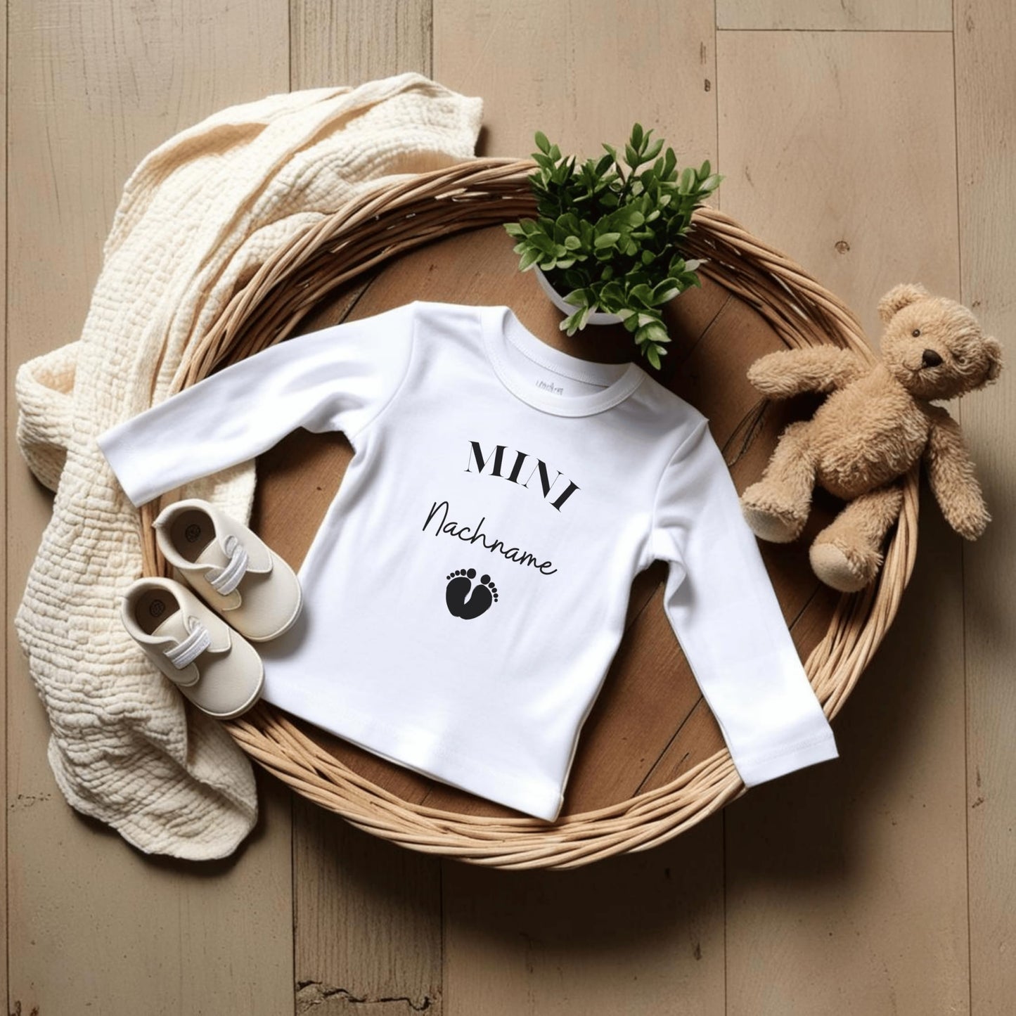 MINI Nachname - Baby Body zur 'Schwangerschaftsverkündung' | Personalisiertes Body: Langarm, Weiß (0-3M)