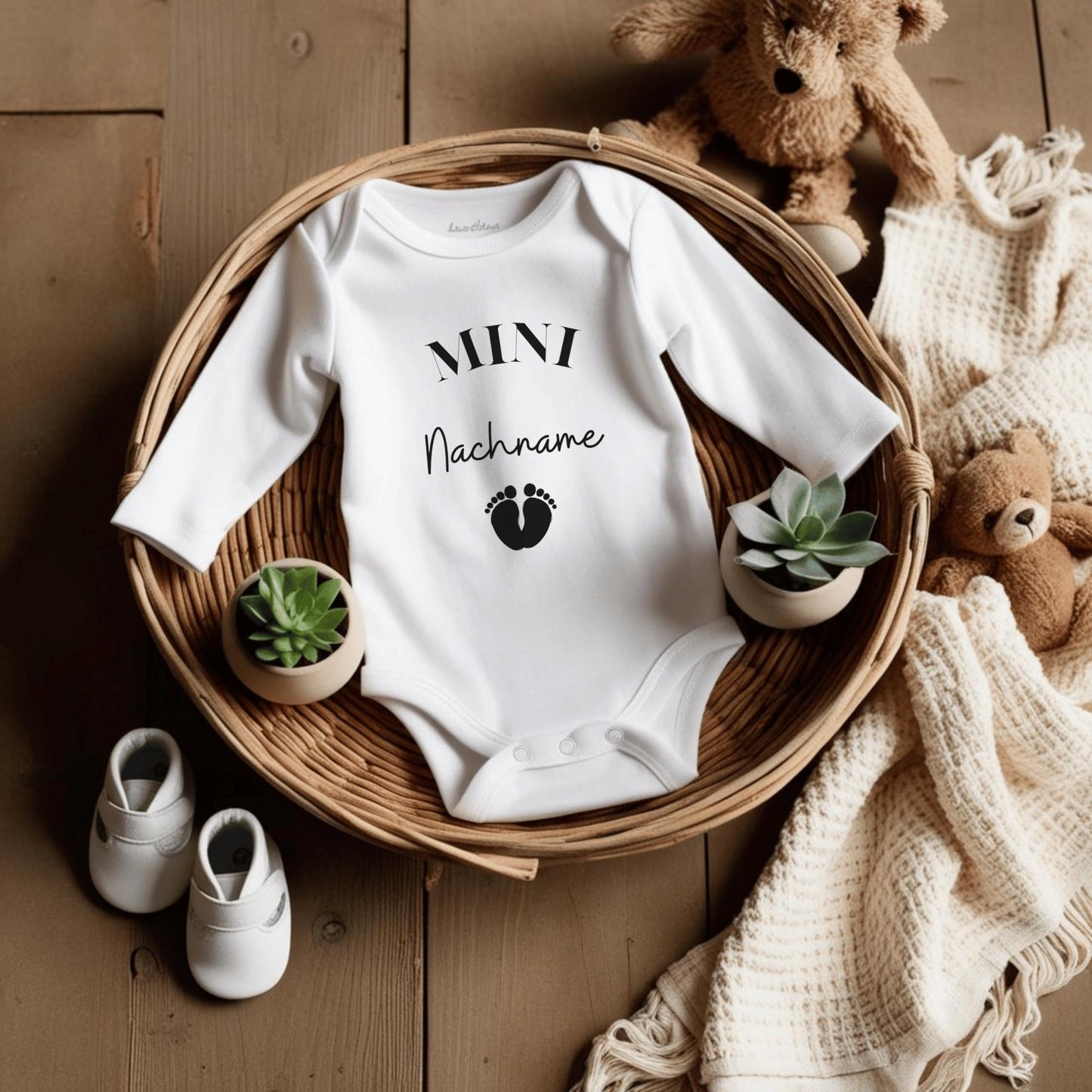 MINI Nachname - Baby Body zur 'Schwangerschaftsverkündung' | Personalisiertes Body: Langarm, Weiß (0-3M)