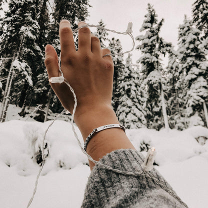 Personalisiertes Edelstahl-Armband für Herren mit Wunschgravur (2 Stück): Silber, Schwarz