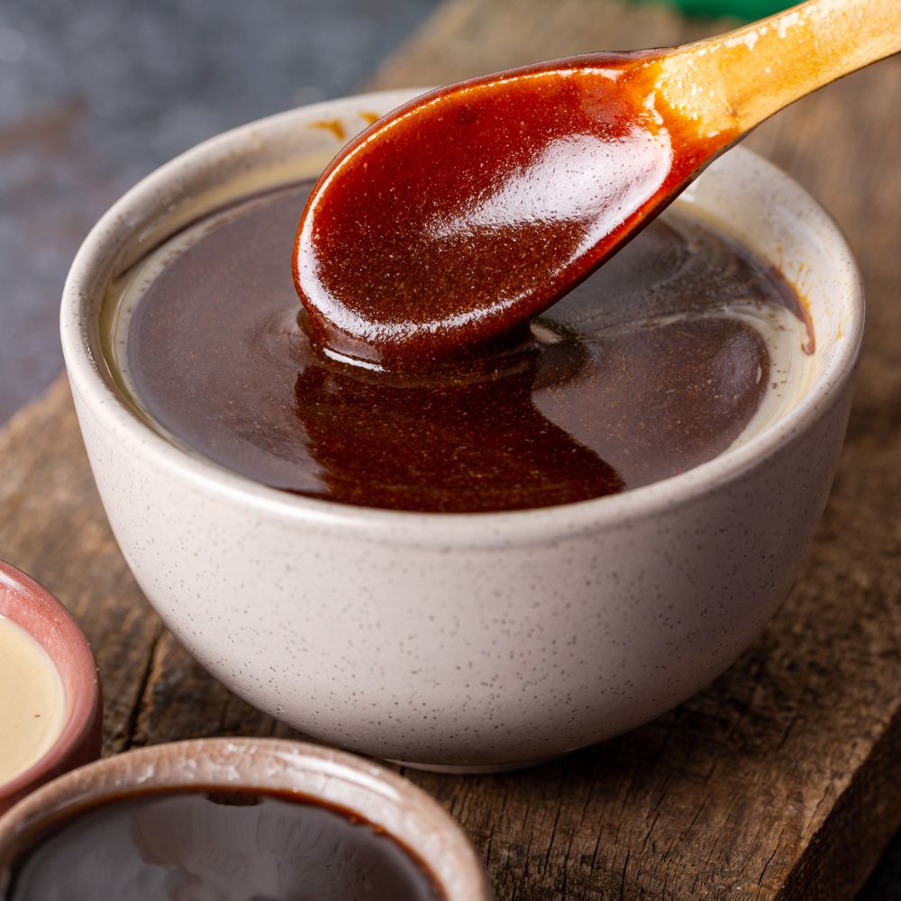 GÜLCAN grape syrup 'Üzüm Pekmezi' in PET canister (2400g)